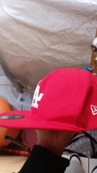 Gorra roja LA Snapback estilo urbano - miniatura 2