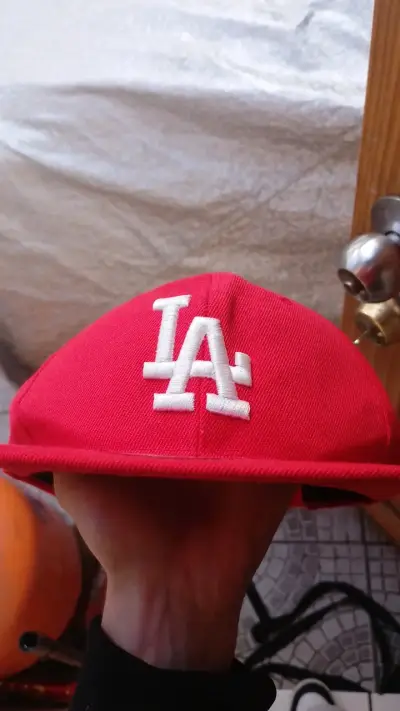 Gorra roja LA Snapback estilo urbano - miniatura 4