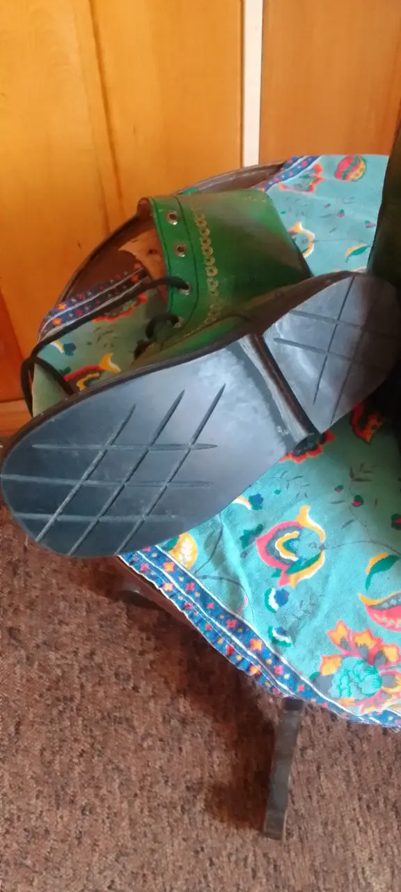 Botas de cuero verde con diseño floral - 3