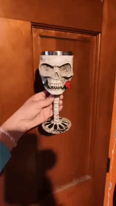 Copa decorativa calavera con rosa - miniatura 2