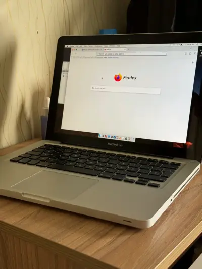 MacBook Pro 13 pulgadas en buen estado - miniatura 1