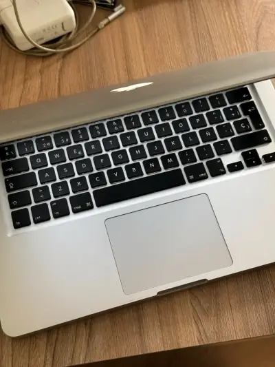 MacBook Pro 13 pulgadas en buen estado - miniatura 5