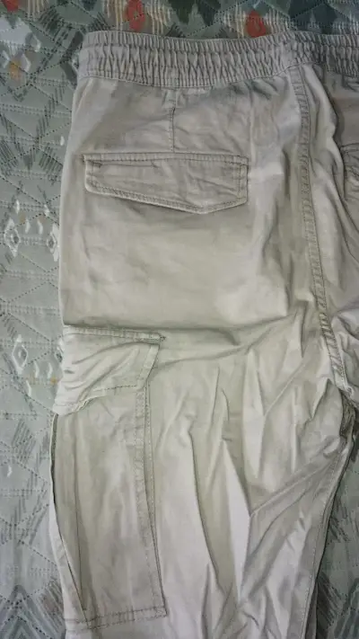 Pantalones cargo beige H&M talla S - miniatura 4