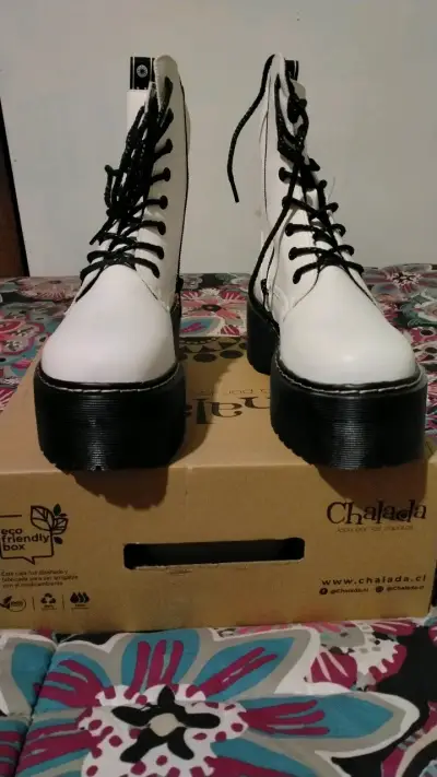 Botas blancas de plataforma Chalada - miniatura 1