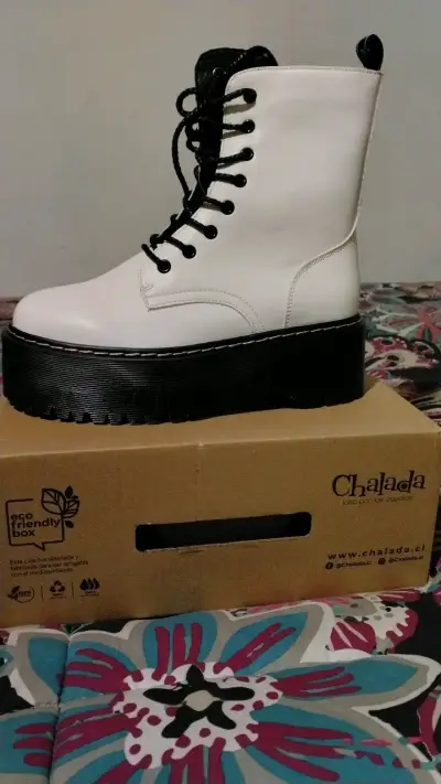 Botas blancas de plataforma Chalada - miniatura 2
