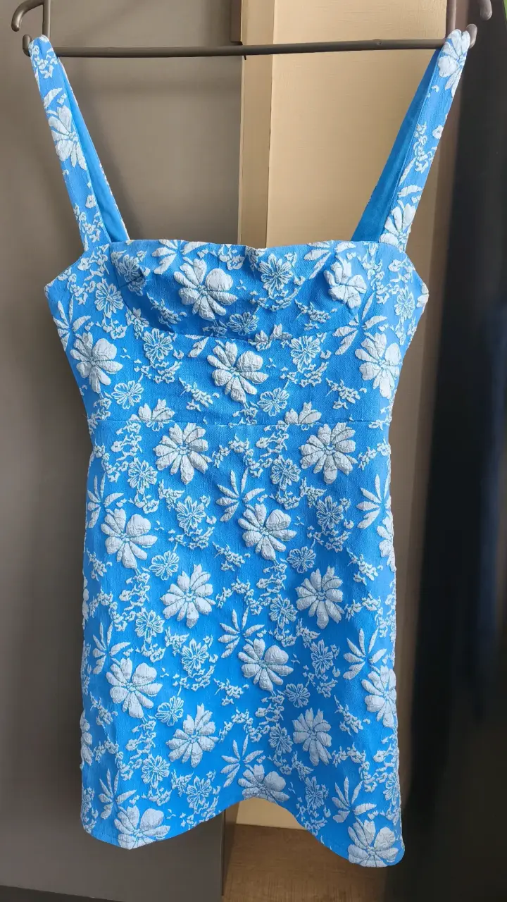 Vestido corto azul con estampado floral - 3