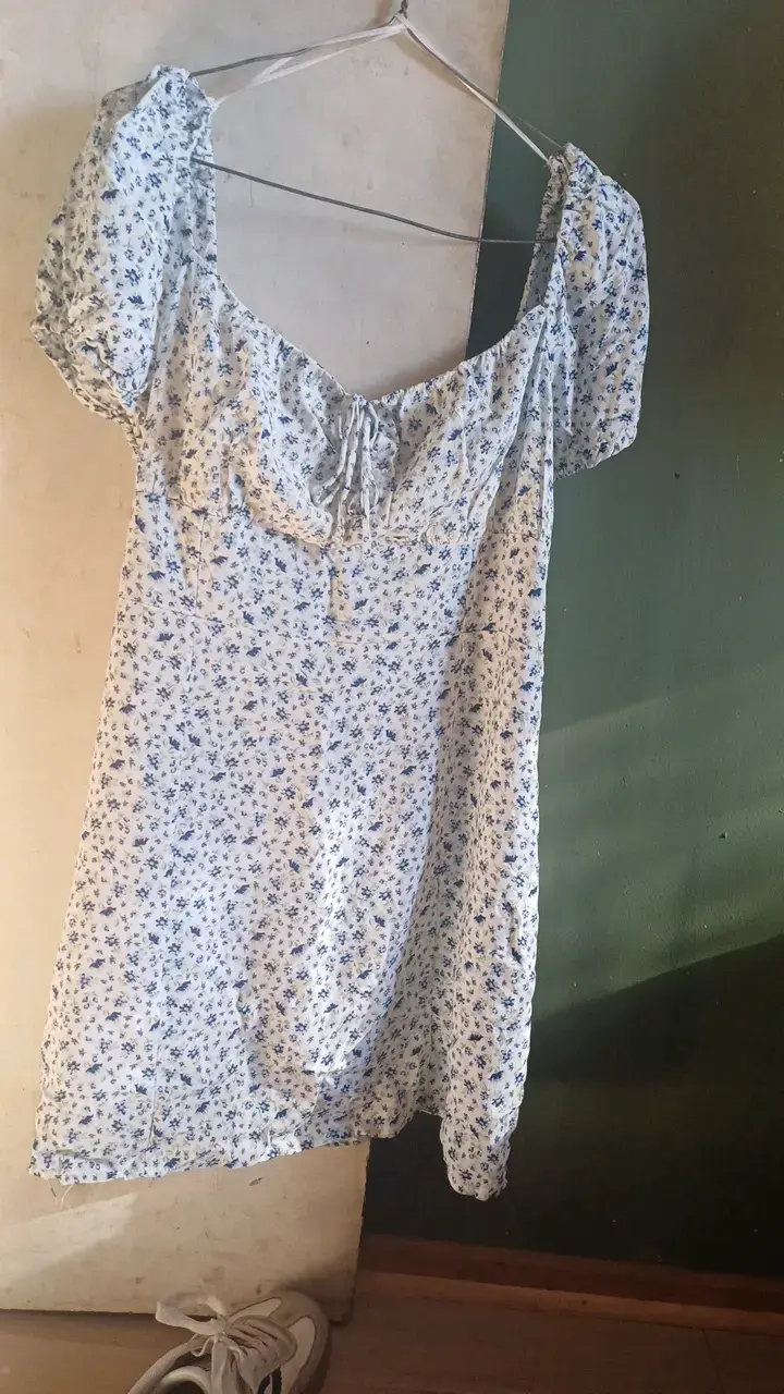 Vestido floral blanco y azul para mujer