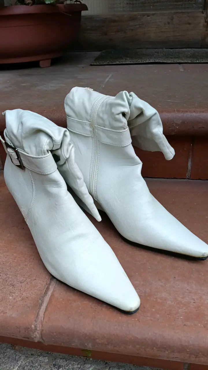 Botas blancas de cuero con hebilla - 3