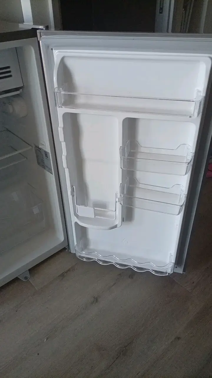 Refrigerador pequeño Mademsa gris - 3