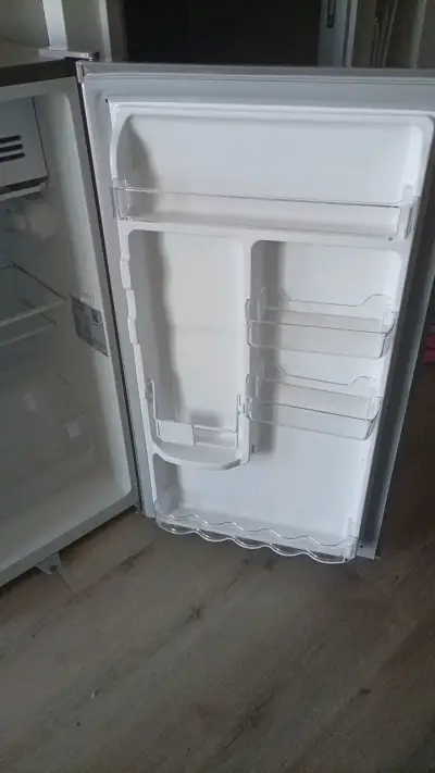 Refrigerador pequeño Mademsa gris - miniatura 3