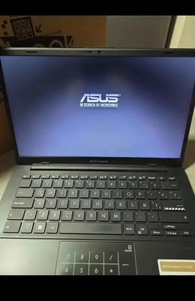 Laptop ASUS VivoBook Intel Core i3 8GB RAM - miniatura 1