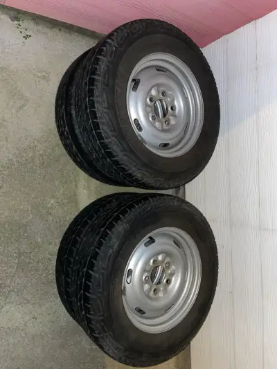 llantas con neumáticos usados $35.000 cada una. - miniatura 1