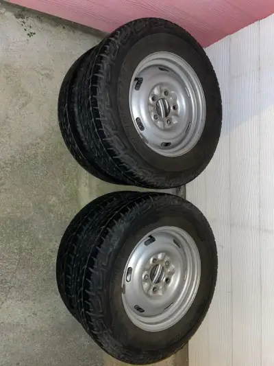 llantas con neumáticos usados $35.000 cada una. - miniatura 2