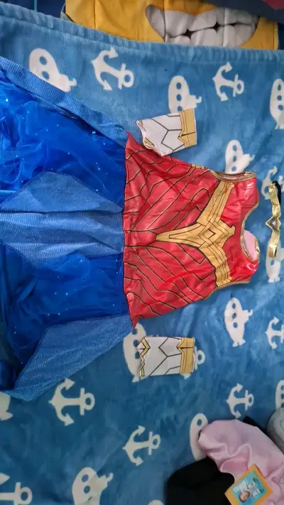 Disfraz de superheroína para niña con falda azul - miniatura 3