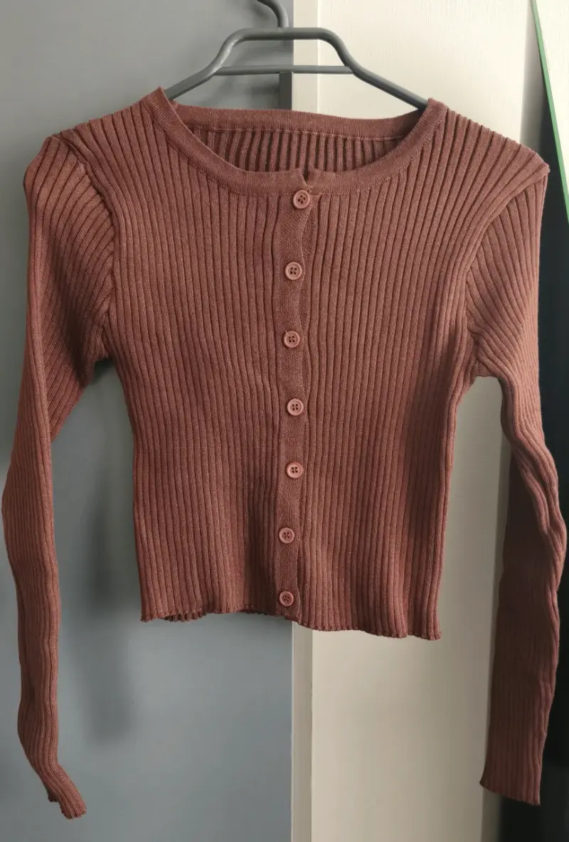 Cardigan de punto marrón para mujer