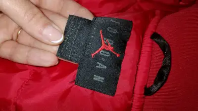 Chaqueta Jordan negra y roja para mujer S - miniatura 1