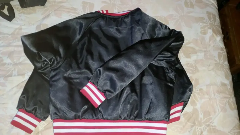 Chaqueta Jordan negra y roja para mujer S - 4