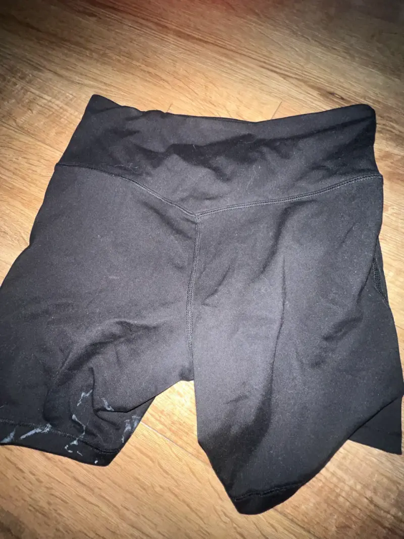 Shorts deportivos negros para mujer - 1