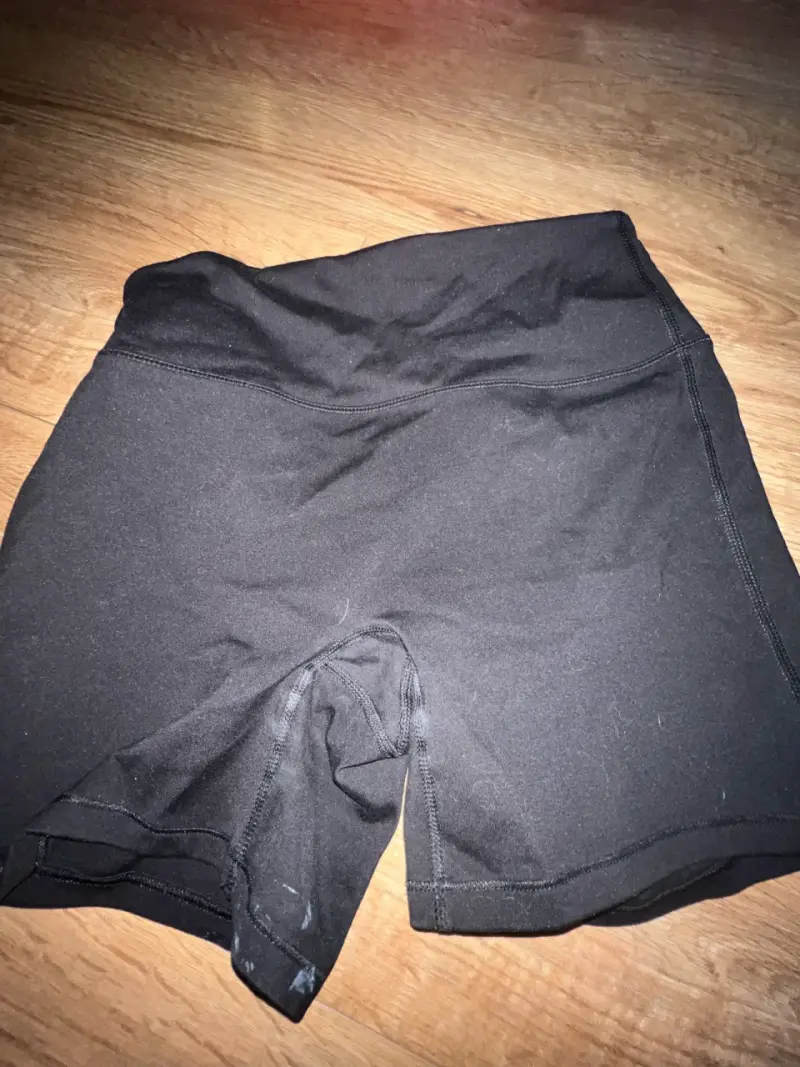 Shorts deportivos negros para mujer - 2