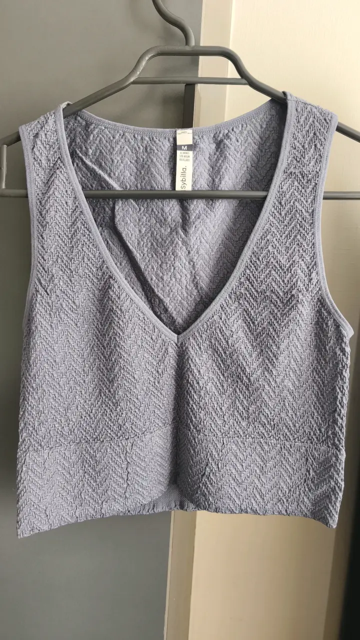 Top sin mangas gris texturizado Sybilla