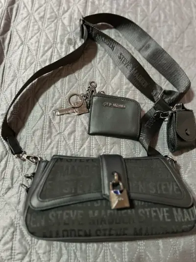 Bolso bandolera negro Steve Madden con monedero - miniatura 1