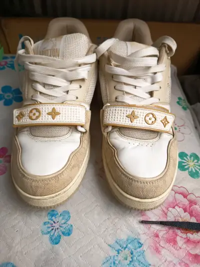 Zapatillas deportivas beige Louis Vuitton - miniatura 1