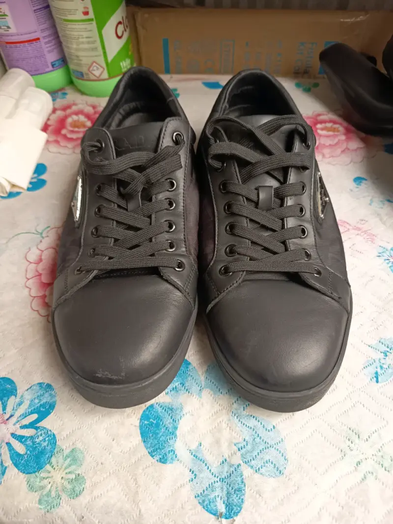 Zapatillas negras de cuero Prada para hombre - 1