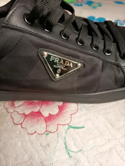 Zapatillas negras de cuero Prada para hombre - miniatura 2