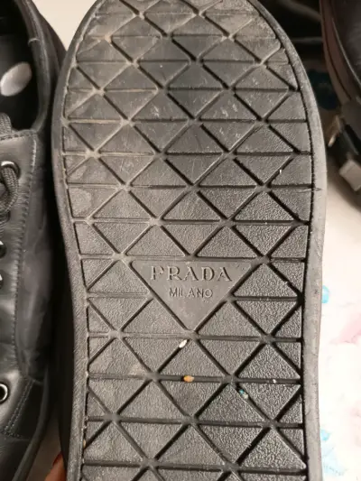 Zapatillas negras de cuero Prada para hombre - miniatura 3