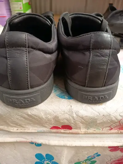 Zapatillas negras de cuero Prada para hombre - miniatura 4