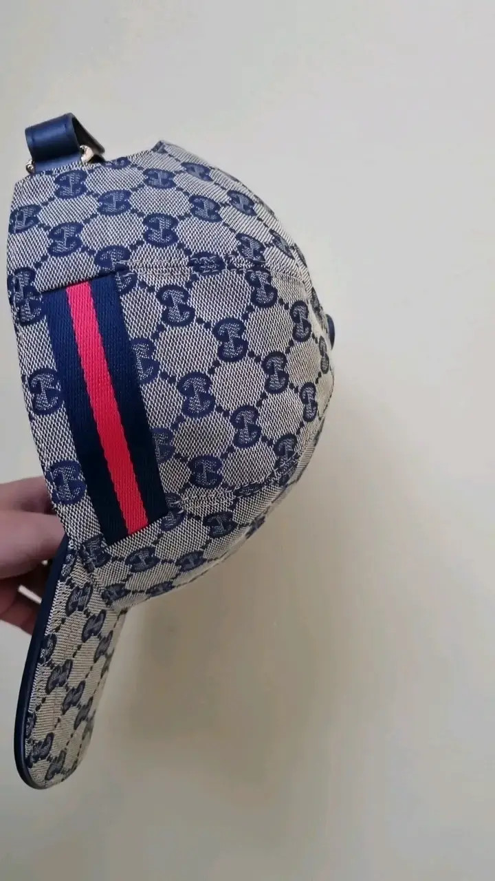 Gorra de diseño azul con logo - 2