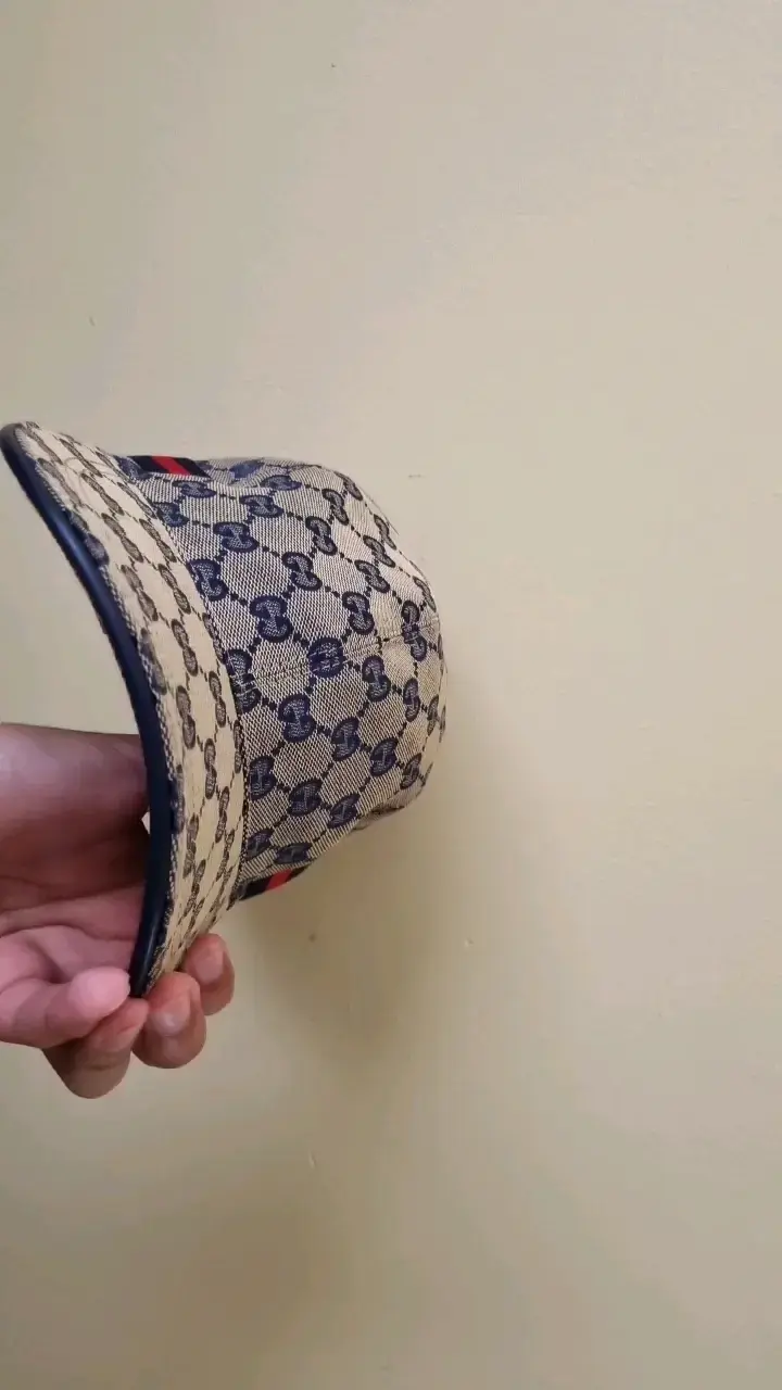 Gorra de diseño azul con logo - 3