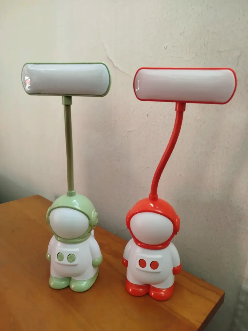 Dos LÁMPARAS astronauta LED recargables - 1