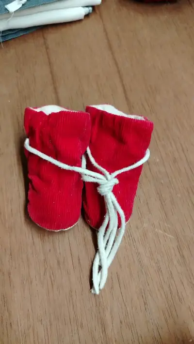 Zapatos de bebé rojos con cordones - miniatura 2