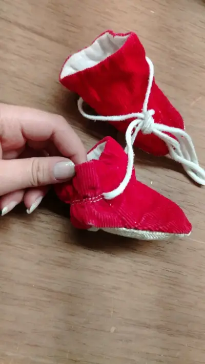 Zapatos de bebé rojos con cordones - miniatura 3
