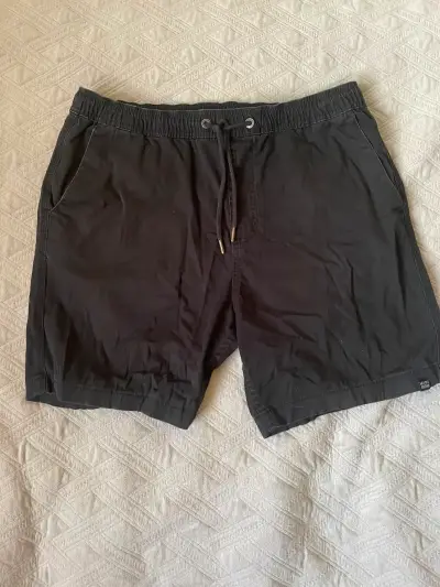 Shorts negros casuales para hombre - miniatura 1