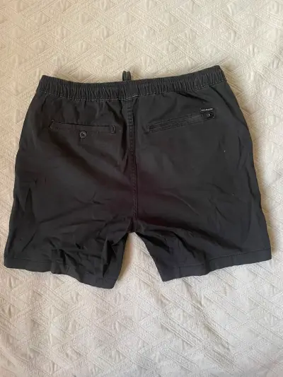Shorts negros casuales para hombre - miniatura 2