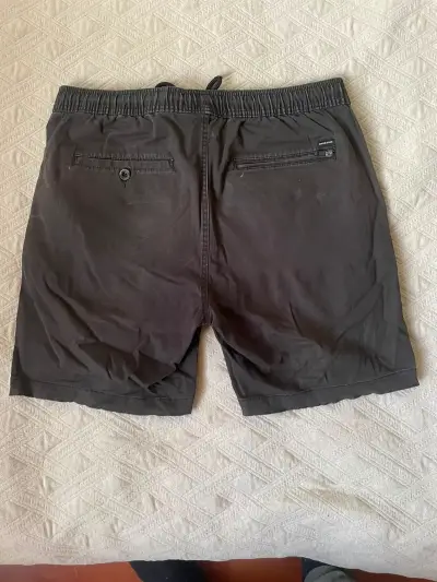 Shorts de hombre color negro con bolsillos - miniatura 2