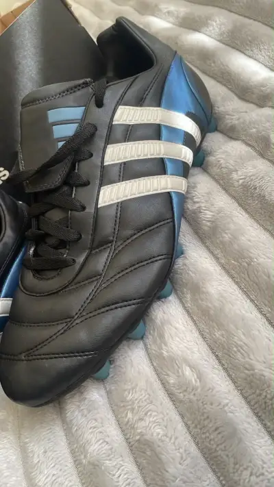 Zapatillas de fútbol Adidas negros con detalles az - miniatura 4