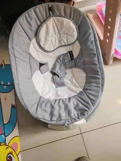 Silla mecedora eléctrica para bebé gris - miniatura 4