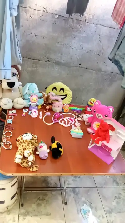 Lote gigante de juguetes variados para niños - miniatura 1
