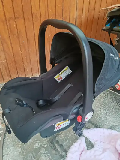 Silla de Auto Bebesit Negra con Capota - miniatura 1