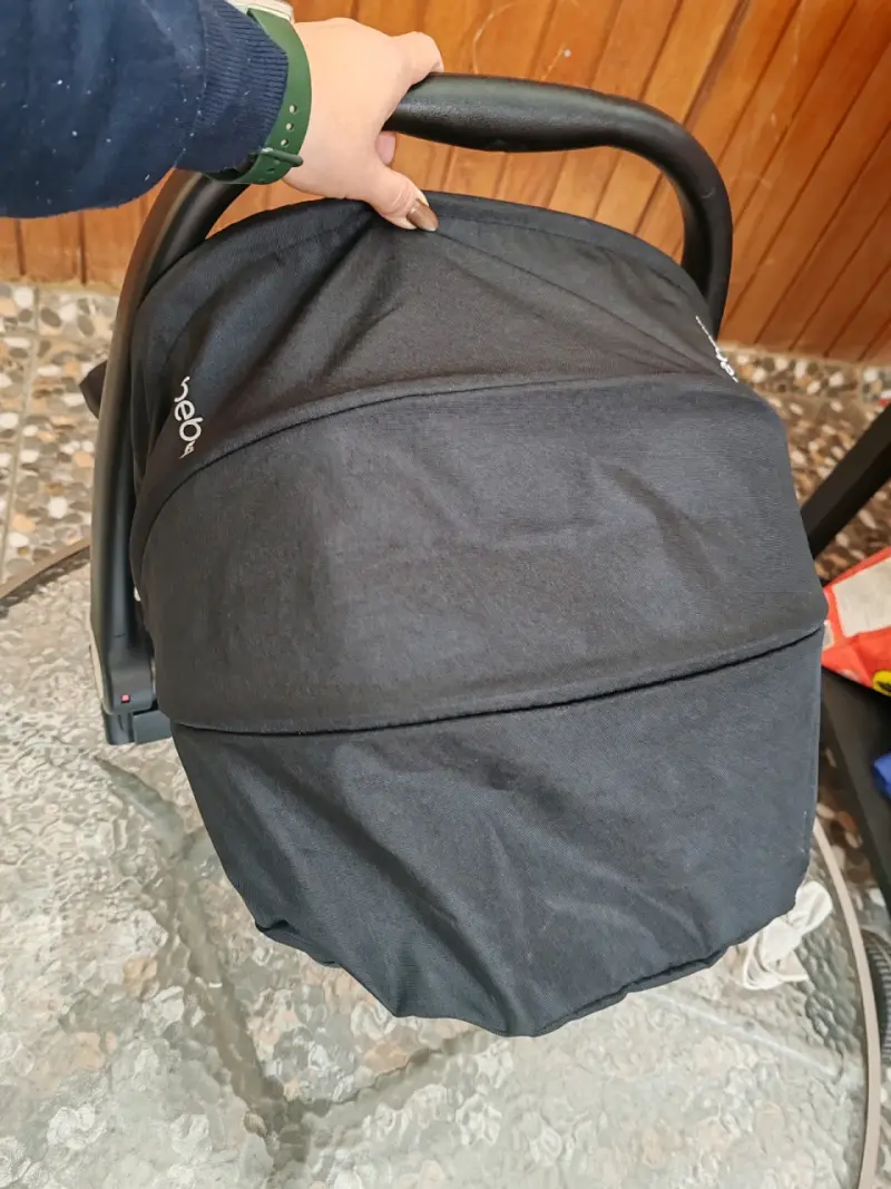 Silla de Auto Bebesit Negra con Capota - 5