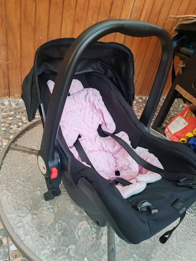 Silla de Auto Bebesit Negra con Capota - 6