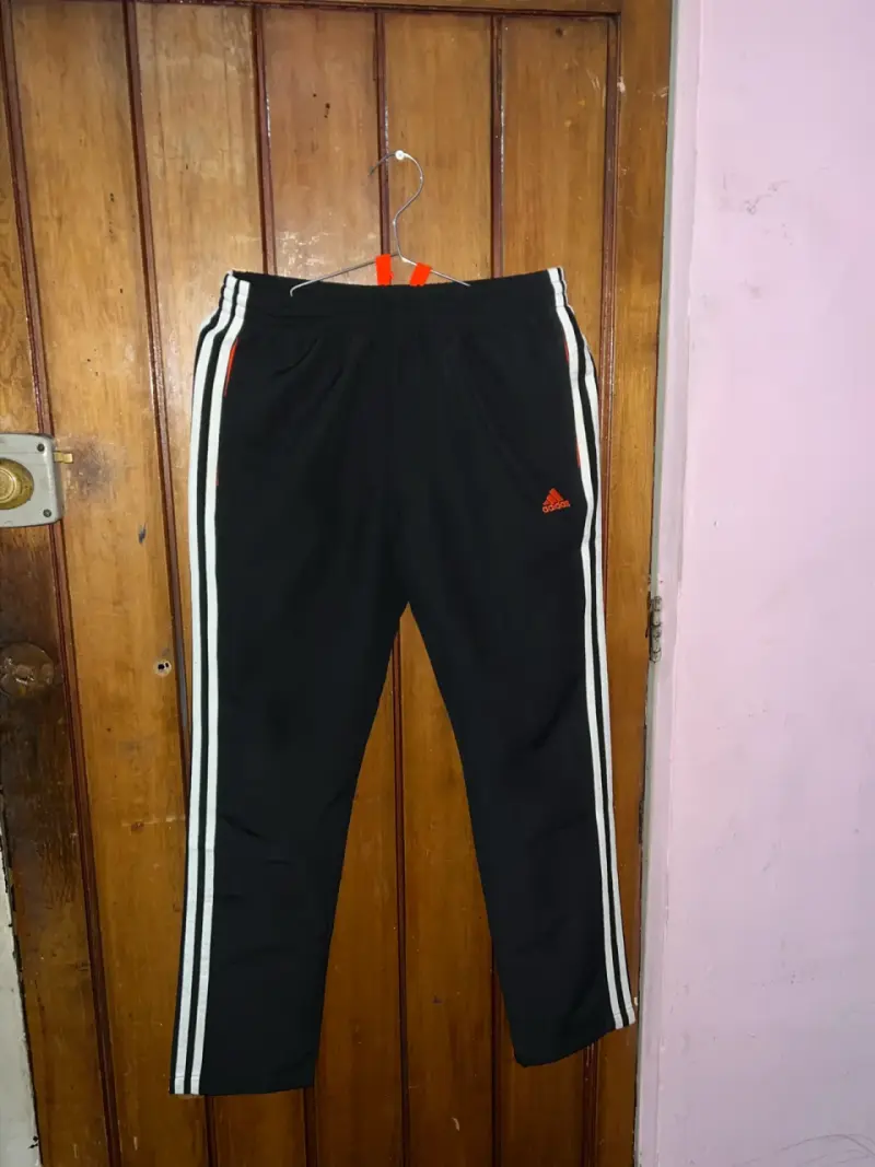 Conjunto deportivo Adidas negro y naranja - 3