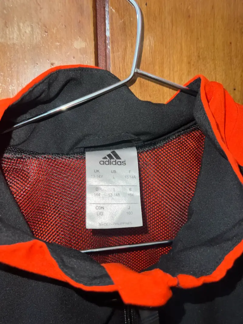 Conjunto deportivo Adidas negro y naranja - 5
