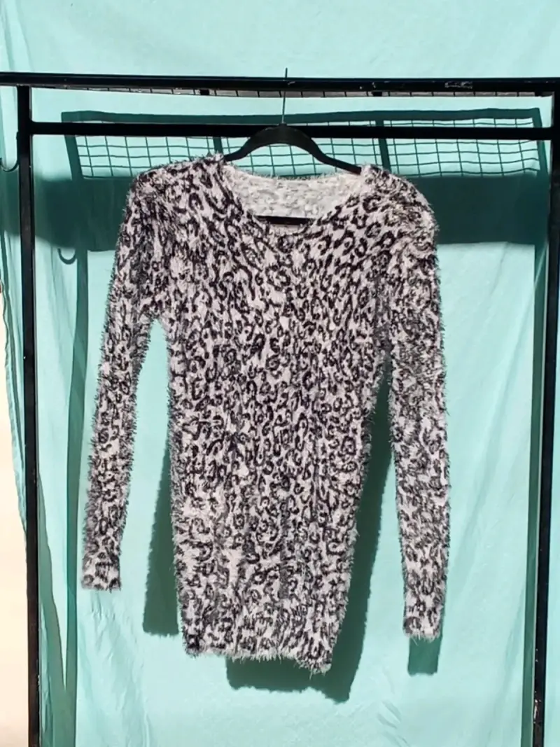 Suéter de mujer con estampado animal print