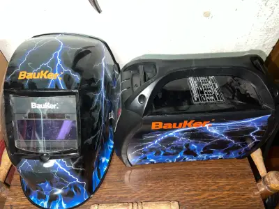 Máscara y Soldadora Inverter Bauker con Diseño - miniatura 1