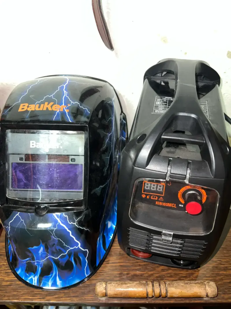 Máscara y Soldadora Inverter Bauker con Diseño - 2