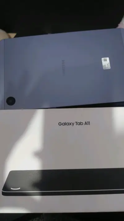 Tablet Samsung Galaxy Tab A11 con accesorios - miniatura 1
